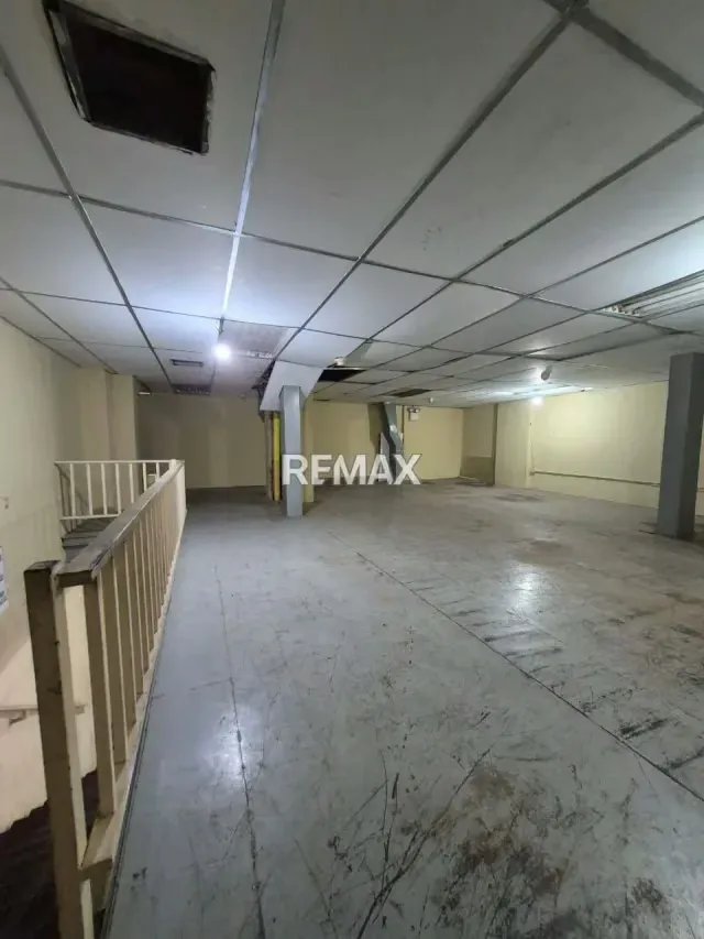 VENDE LOCAL COMERCIAL. EN ESQUINA - 5