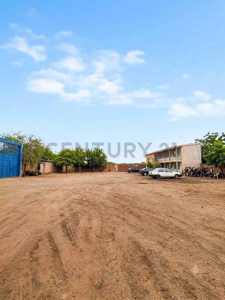 Se Vende Terreno con Amplia Construcción en Circunvalación No. 3 (Ave Principal) - 2
