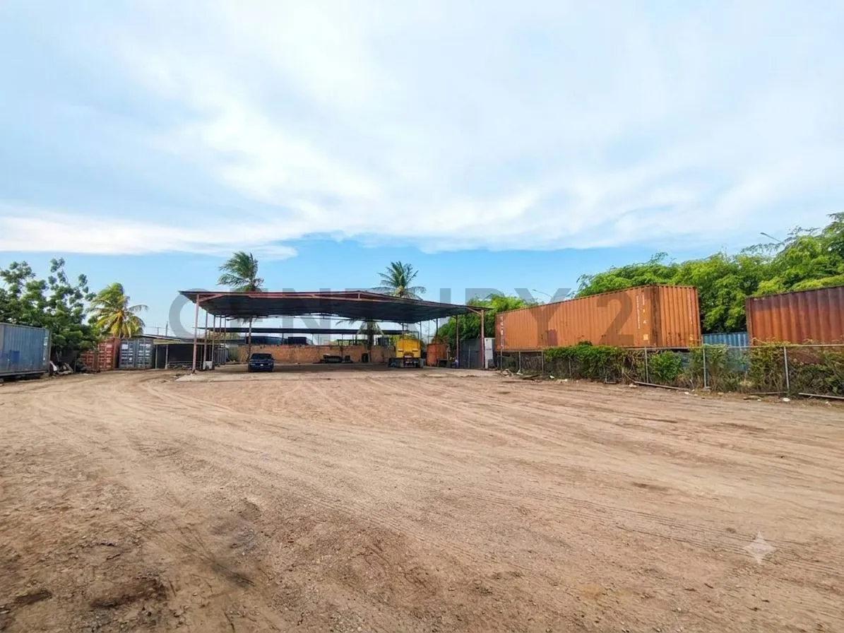 Se Vende Terreno con Amplia Construcción en Circunvalación No. 3 (Ave Principal) - 3