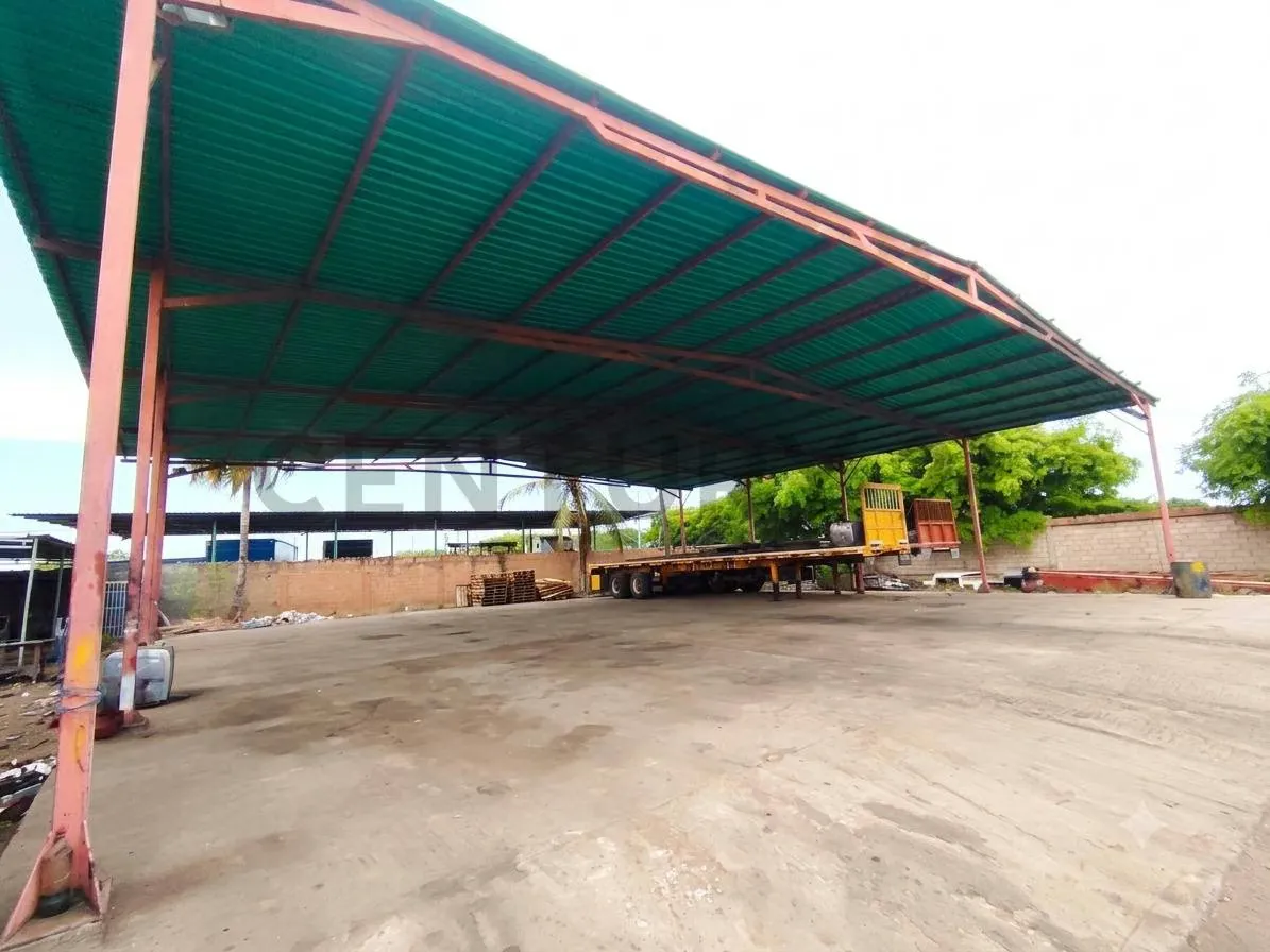 Se Vende Terreno con Amplia Construcción en Circunvalación No. 3 (Ave Principal) - 7