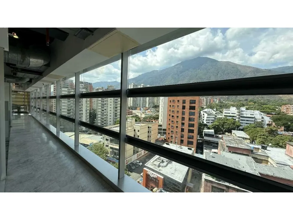 Alquilo oficina actualizada 311m2 CC Millennium Mall 9473 - 2