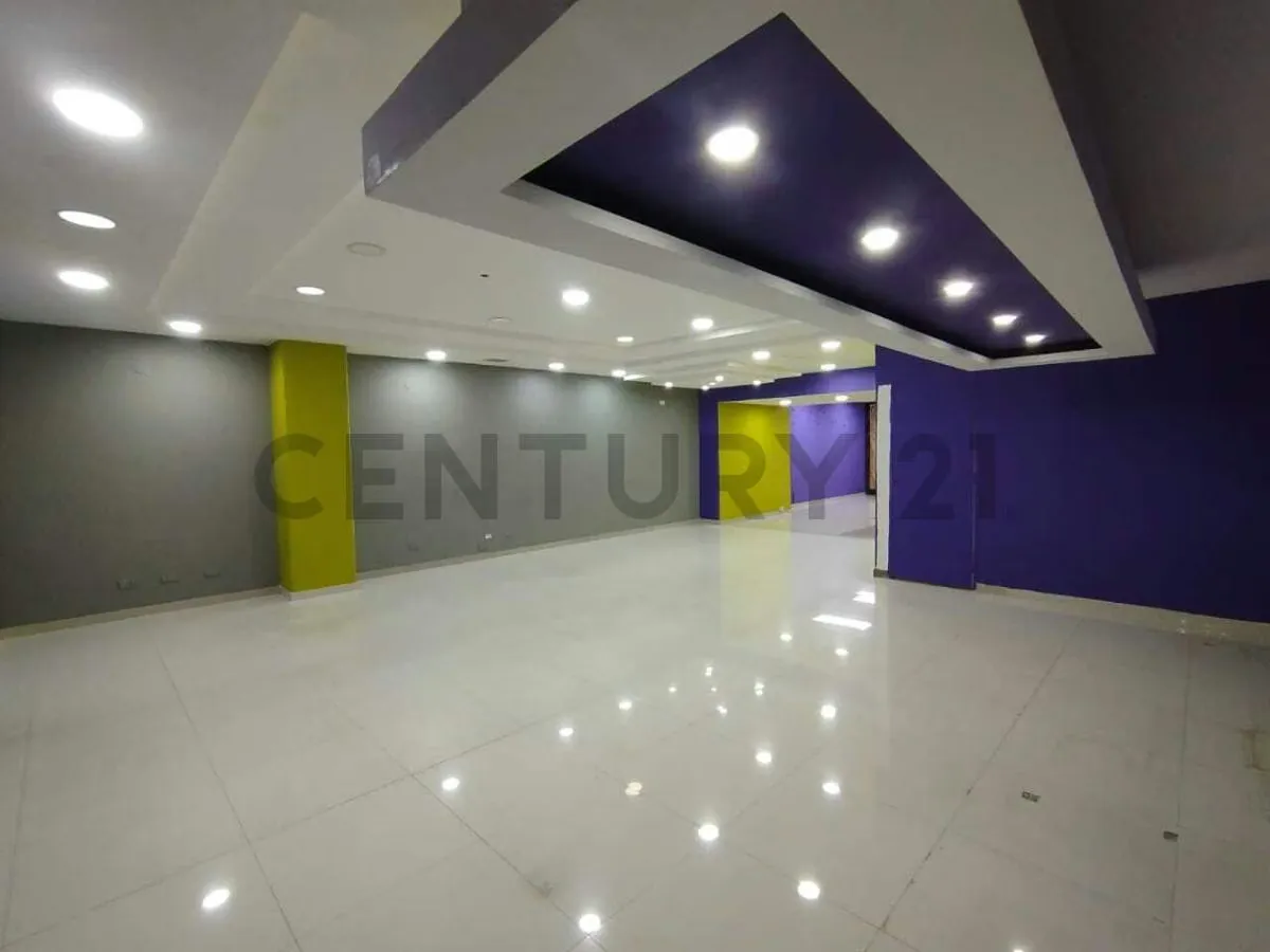 Alquiler de Local Comercial en el Centro Integral Santa Rosa - 3
