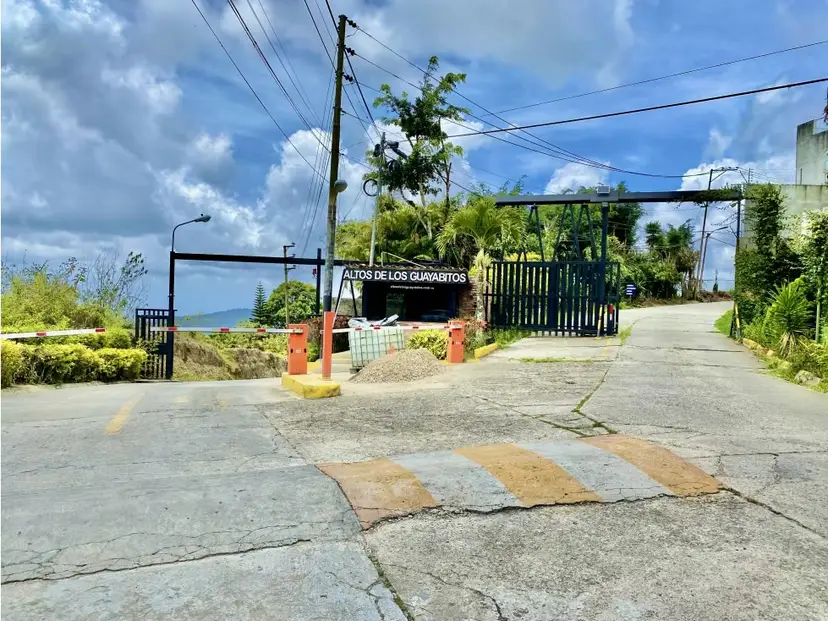CASA ORIPOTO ALTOS GUAYABITOS 110 M2 CONST, 276 M2 T. 3HAB, 2 B, 5 P/E