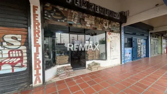 VENDE LOCAL COMERCIAL C. C. MARA NORTE ZONA NORTE - 2