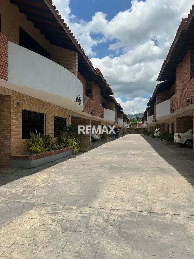 EN VENTA TOWNHOUSE EN ALTO SAMÁN, MAÑONGO VALENCIA ESTADO CARABOBO