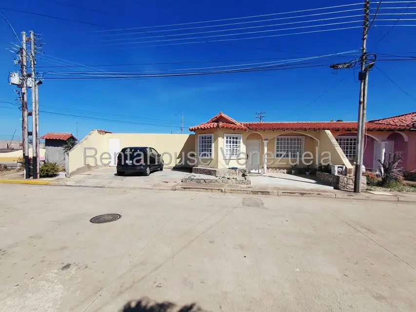 Townhouse (1 Nivel) en Venta en La Cruz del Pastel, Nueva Esparta - 2