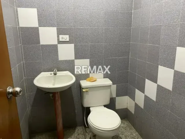 Casa Comercial en Sierra Maestra, Urbanización La Alhambra. En Venta - 13