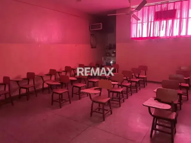 Casa Comercial en Sierra Maestra, Urbanización La Alhambra. En Venta - 3