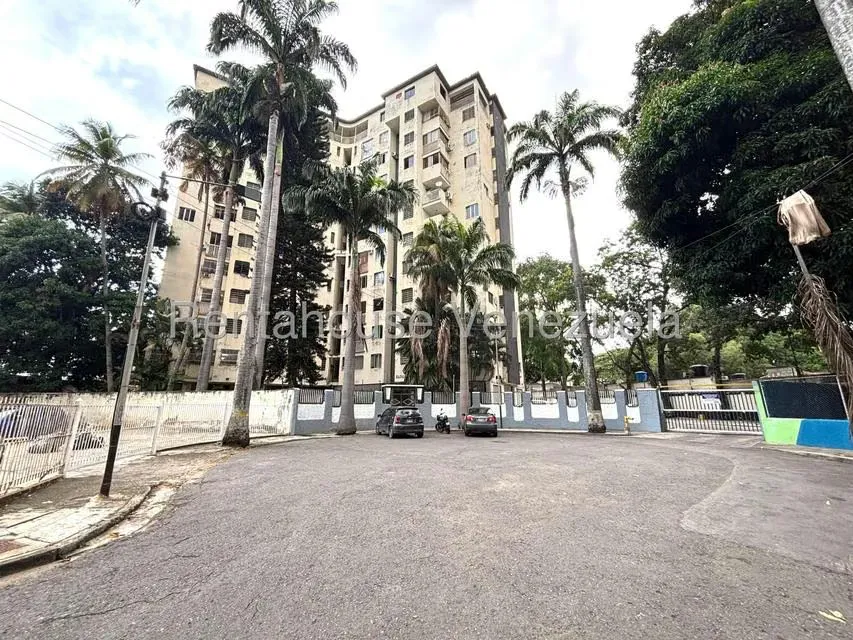 Apartamento (1 Nivel) en Venta en Avenida Bolivar Norte, Carabobo - 2