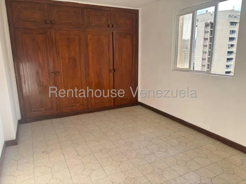 Apartamento (1 Nivel) en Venta en Avenida Bolivar Norte, Carabobo - 12