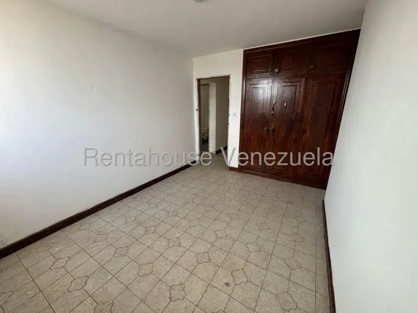 Apartamento (1 Nivel) en Venta en Avenida Bolivar Norte, Carabobo - 15