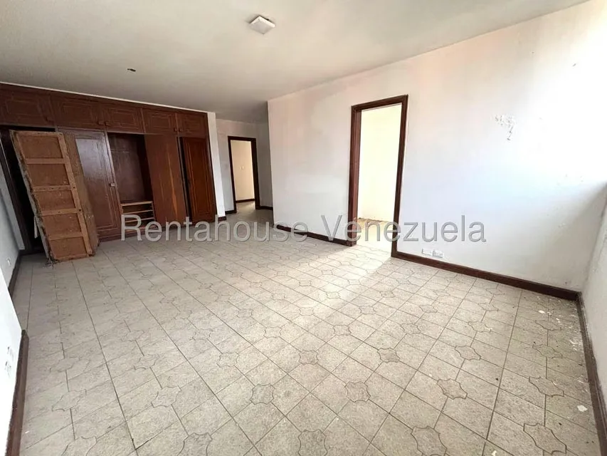 Apartamento (1 Nivel) en Venta en Avenida Bolivar Norte, Carabobo - 9