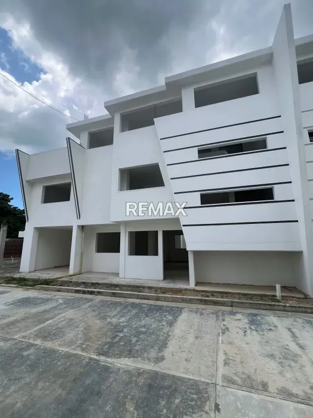 Exclusivos Town House, Terrazas de Henrri Pittier - 3