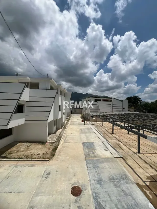 Exclusivos Town House, Terrazas de Henrri Pittier - 5