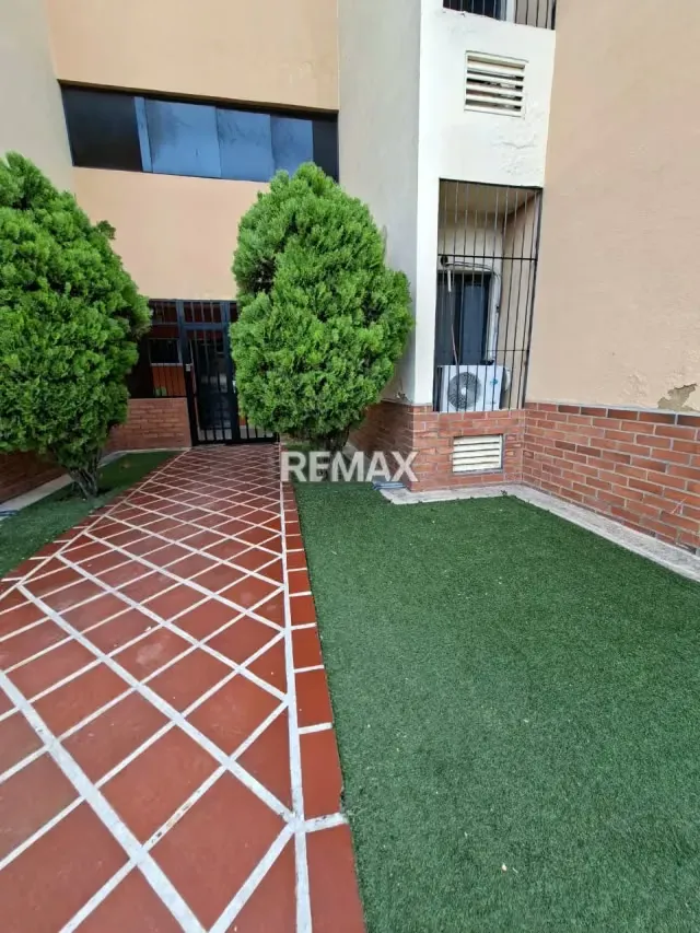 Residencias Las Delicias Apartamento en Venta Ubicado con vista a la Autopista frente a la Sansug de Los Guayos - 3