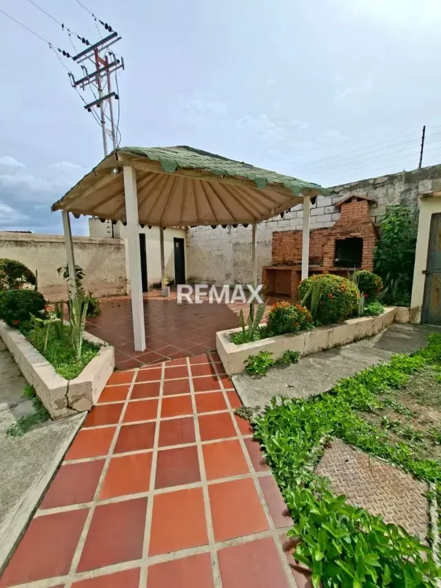 Residencias Las Delicias Apartamento en Venta Ubicado con vista a la Autopista frente a la Sansug de Los Guayos - 4