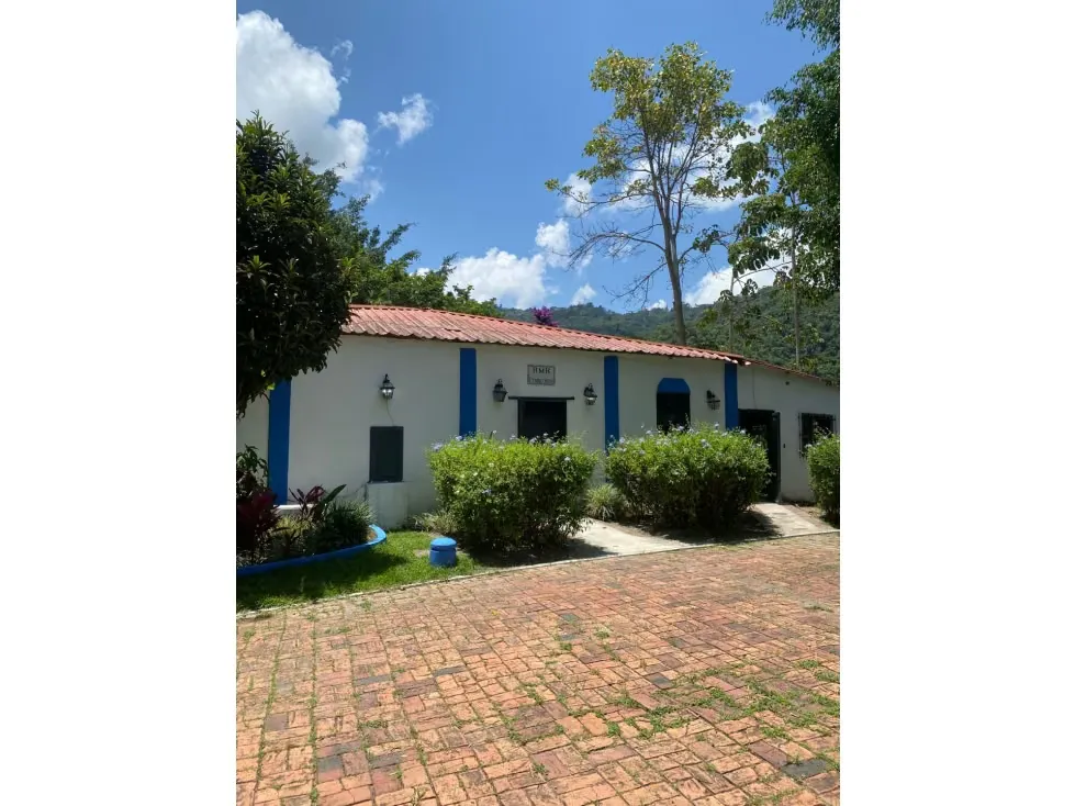 Vendo terreno 15.000m2 La Guairita 6201