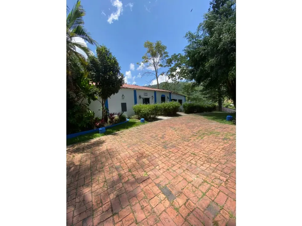 Vendo terreno 15.000m2 La Guairita 6201 - 2