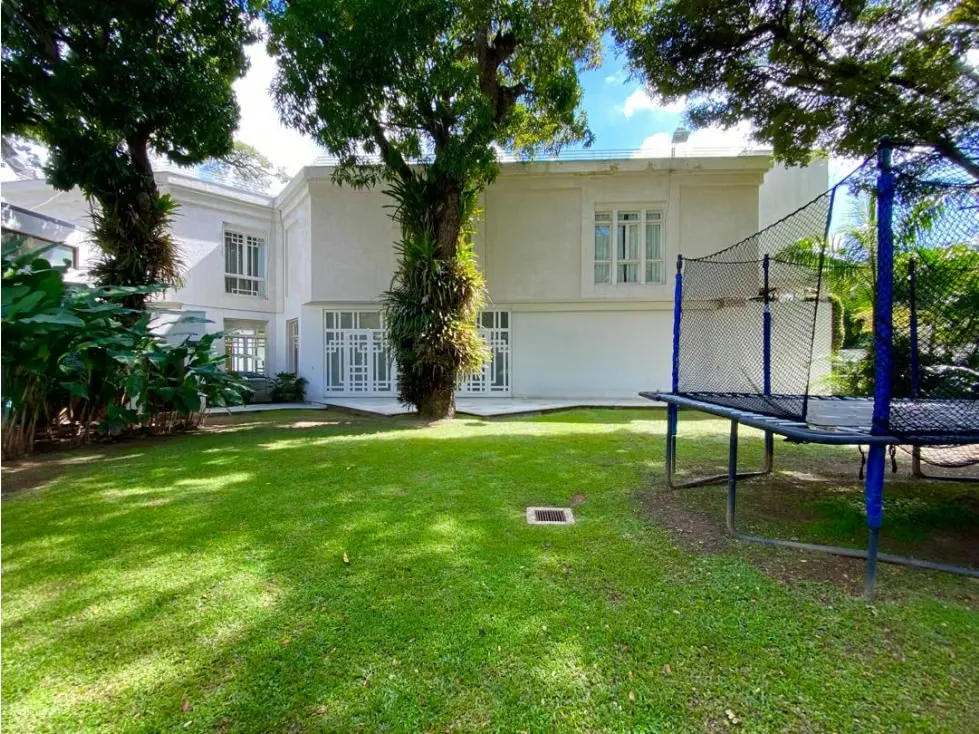 Se vende Casa 1400m² 5h+s/ 5b+s/ 10e La Floresta - 2