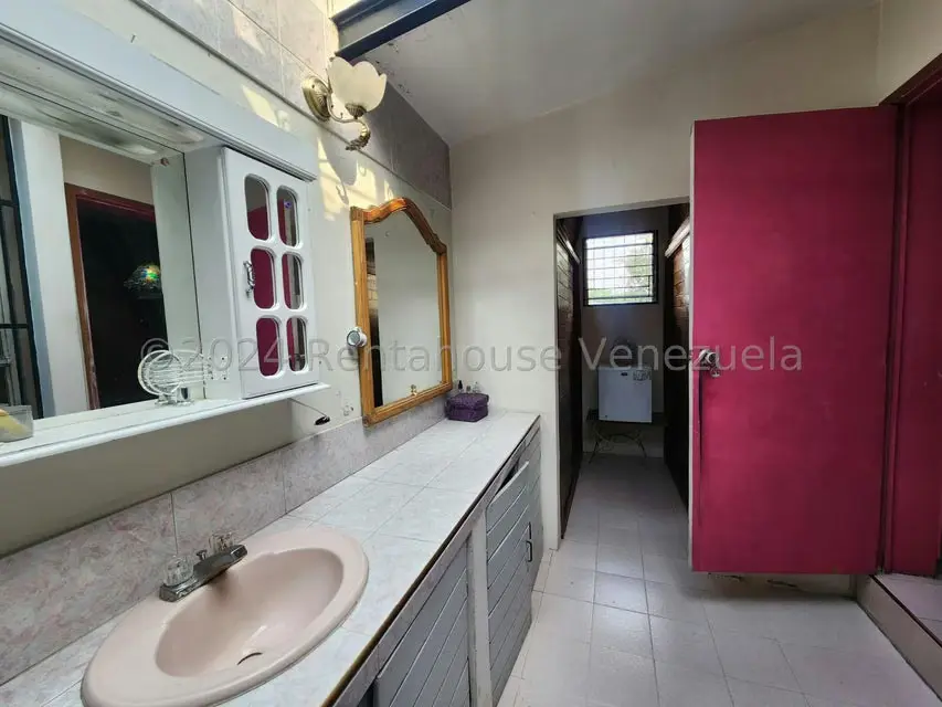 Casa (Multipes Niveles) en Venta en Parroquia Juan de Villegas, Lara - 28