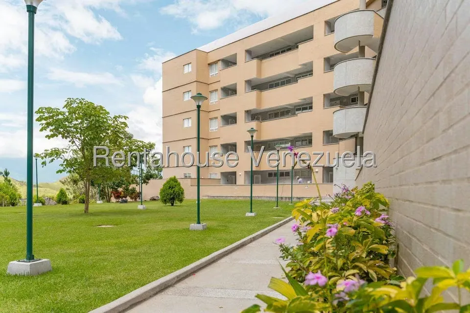 Apartamento (1 Nivel) en Venta en La Lagunita Country Club, Distrito Metropolitano - 2