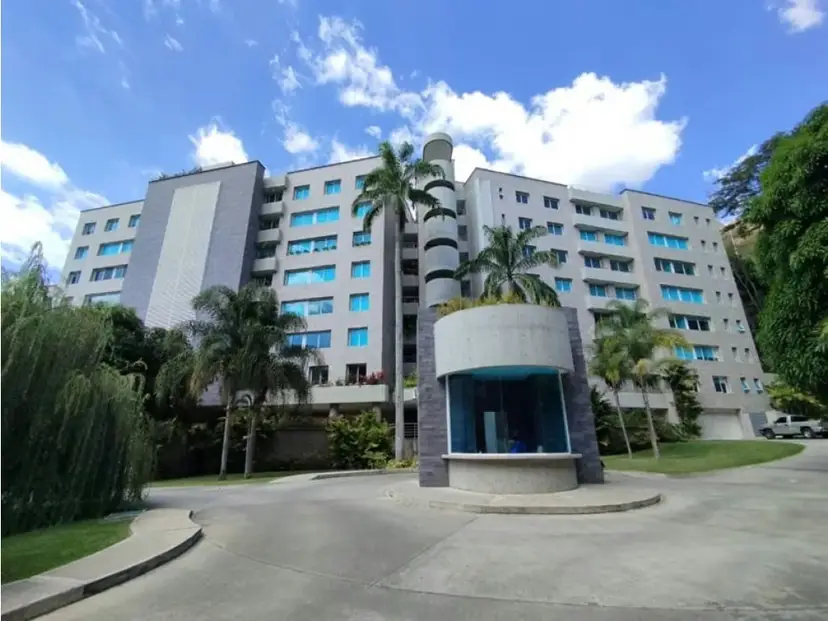 Alquilo apartamento 500m2 Los Chorros 6071