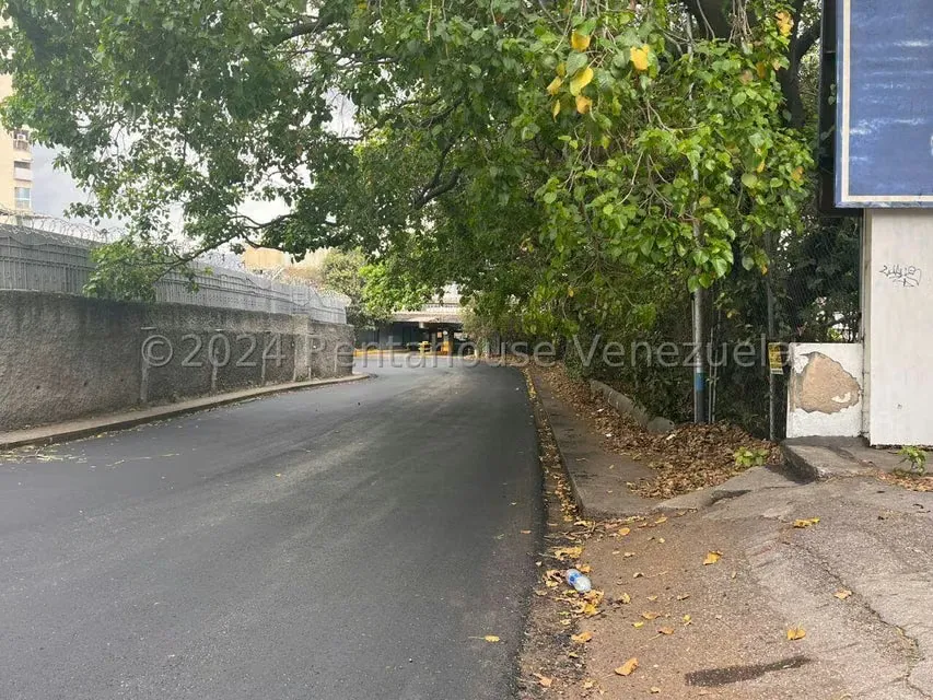 Oficina en Venta en Los Chaguaramos, Distrito Metropolitano - 32