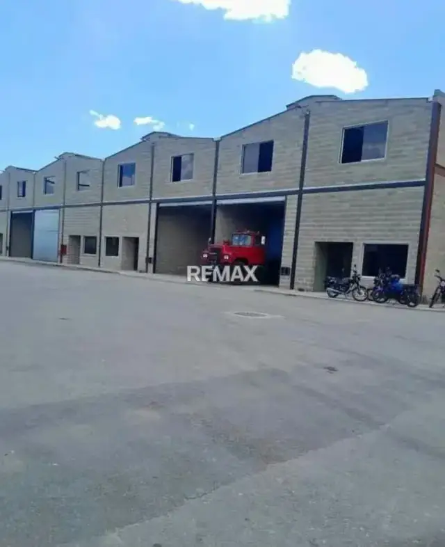 Venta de Galpon en San Diego Zona Industrial Monte Real de 700 mts2.