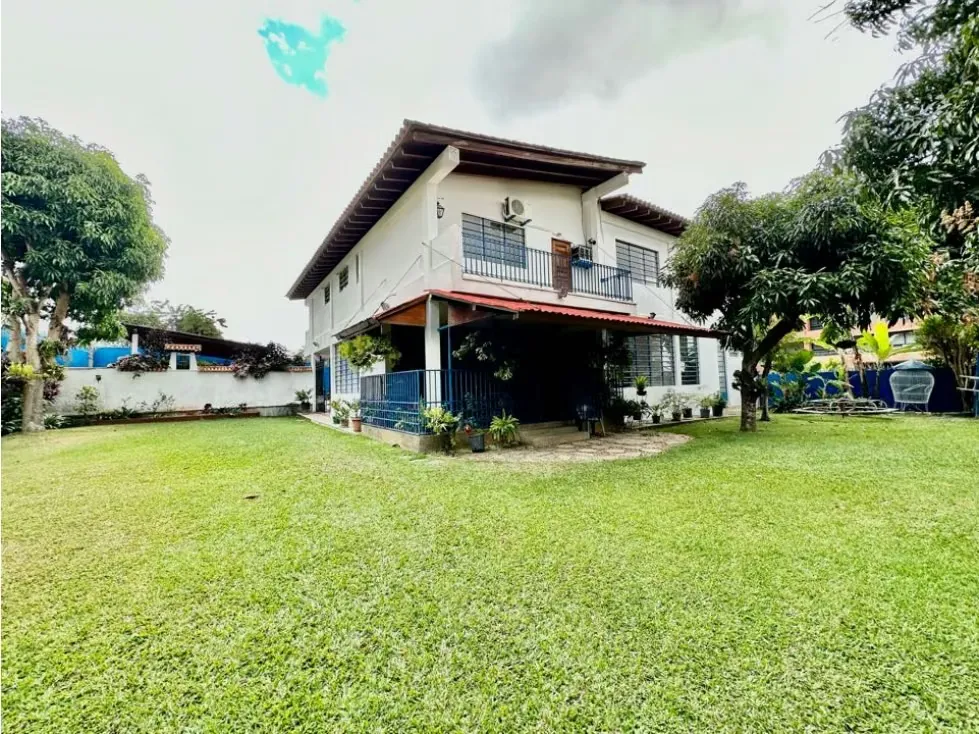 Se vende terreno 1.700m2 Los Chorros