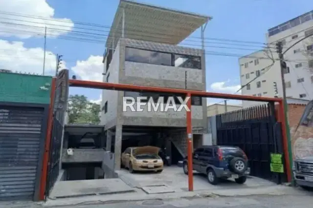 Se Alquila Edificio Comercial de 660 mts2 en Santa Eduvigis