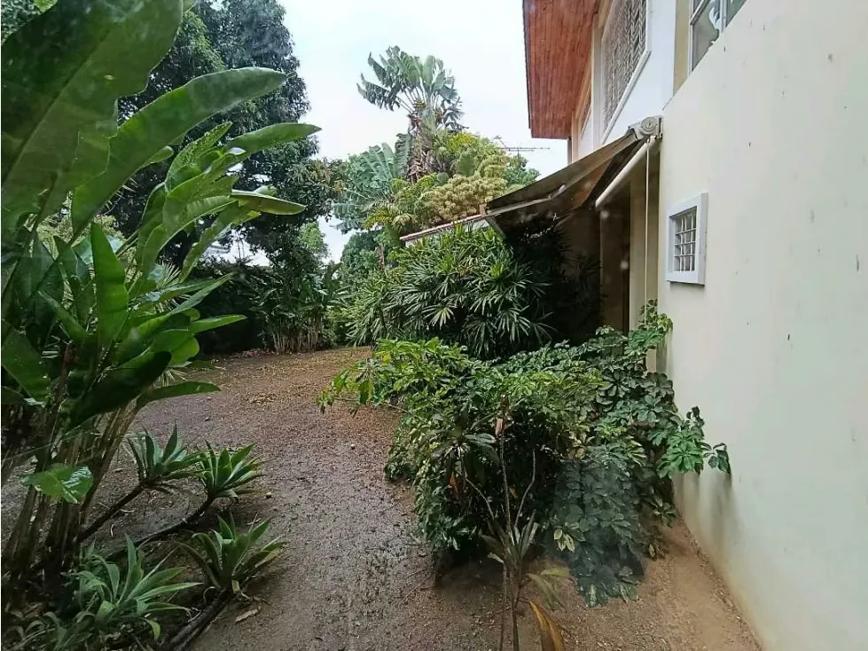 Vendo casa c/ jardin 510m2 Alta Florida 2528 - 26