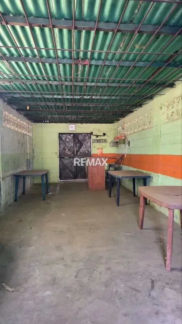 CASA CON LOCALES COMERCIALES EN URBANIZACIÓN LA VICTORIA TERCERA ETAPA ZONA OESTE MARACAIBO - 3