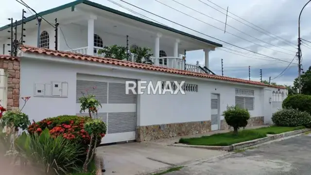 Alquiler de Hermosa Casa en la Mantuana