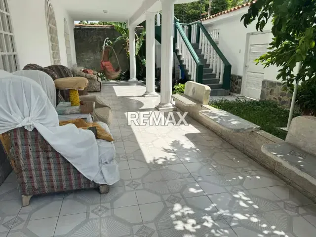 Alquiler de Hermosa Casa en la Mantuana - 10