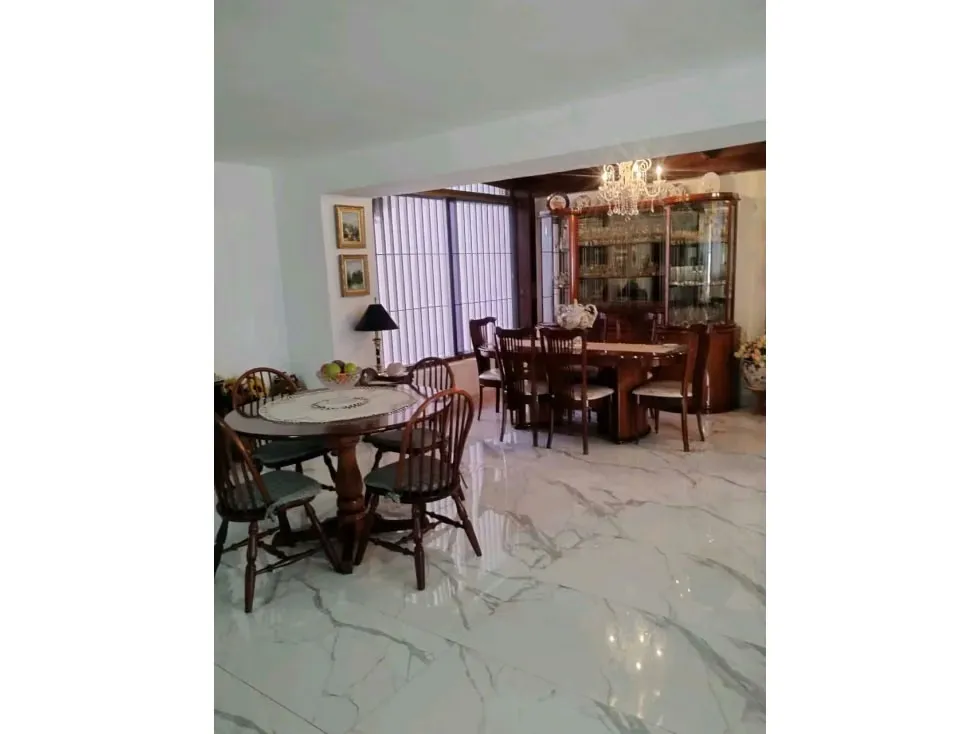 Se vende PB 270m2 Los Samanes 3188 - 3