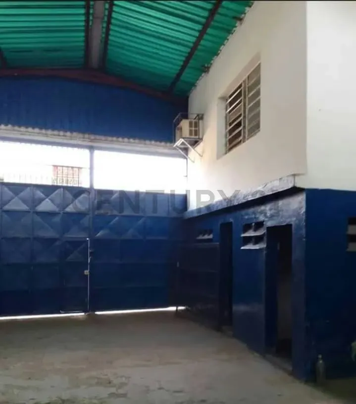 En Venta Galpón en Bello Monte - 8
