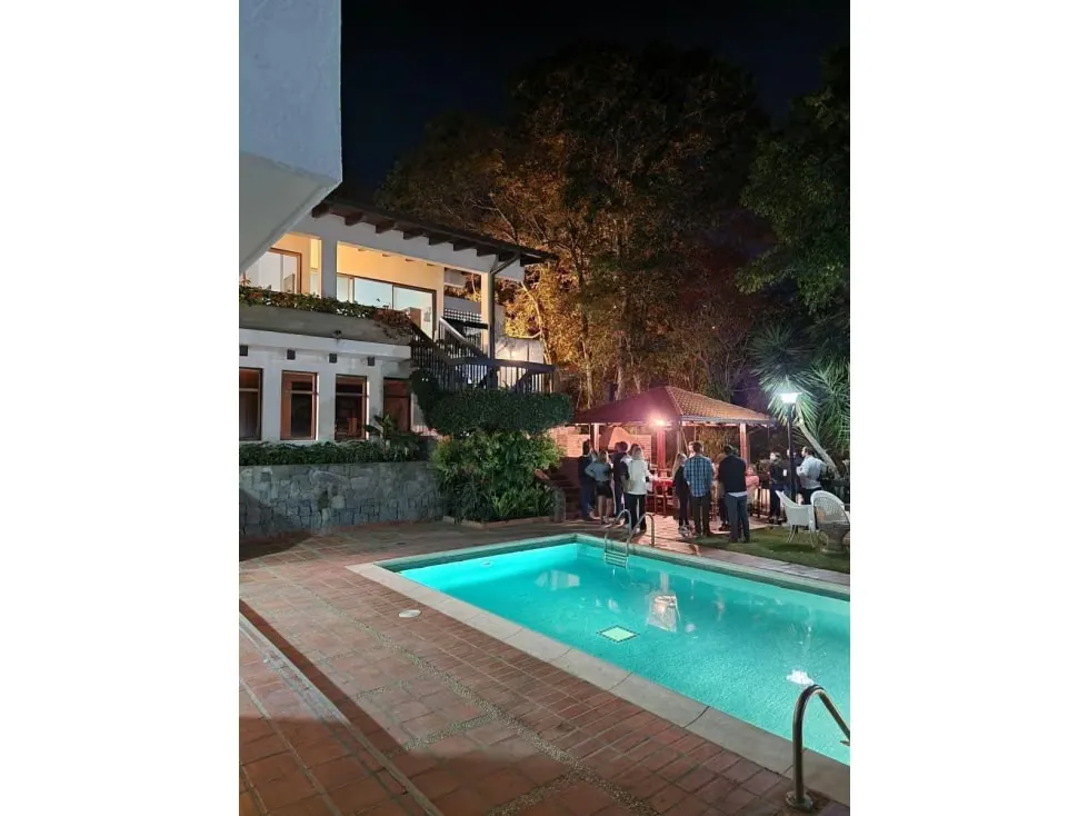 Vendo casa 900m2 12h/13b/4p Cerro Verde 3809 - 6