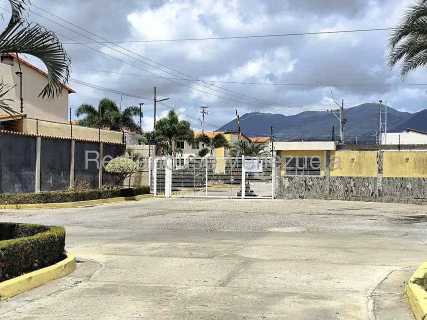 Townhouse (Duplex) en Venta en Maneiro, Nueva Esparta - 2