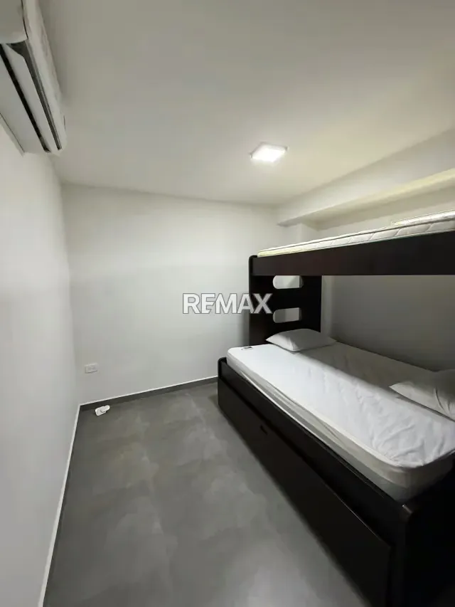 Townhouse de 114 m2, completamente remodelado y decorado moderno en Venta Conjunto Rio de la Plata en Tucacas - 20