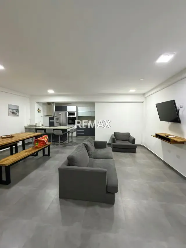 Townhouse de 114 m2, completamente remodelado y decorado moderno en Venta Conjunto Rio de la Plata en Tucacas - 6