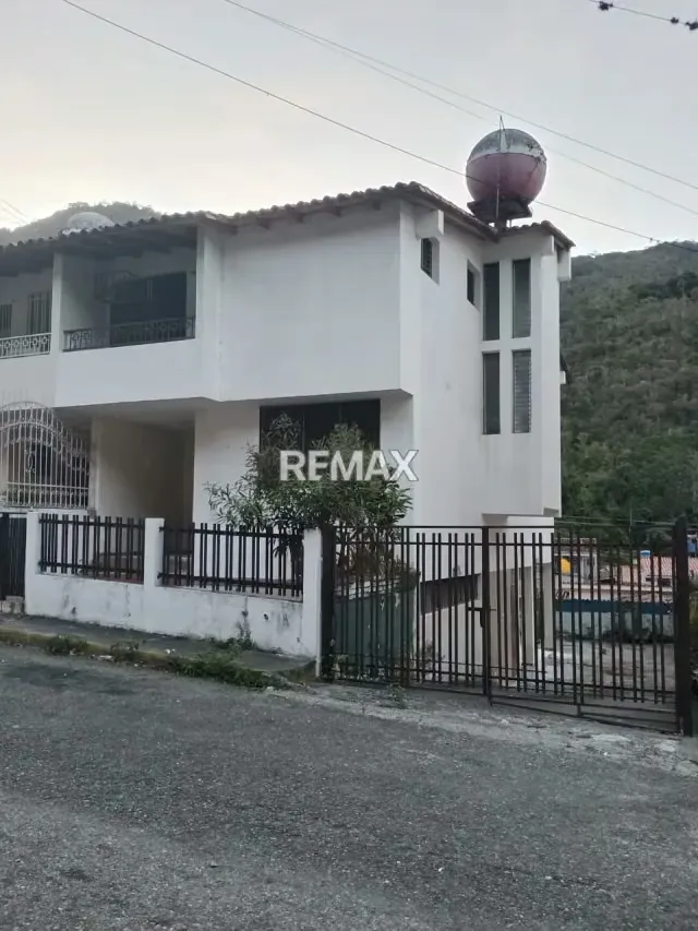 Hermosa Quinta en Venta, Ubicada en Av. Caracas, Sector Carmona, Trujillo Capital