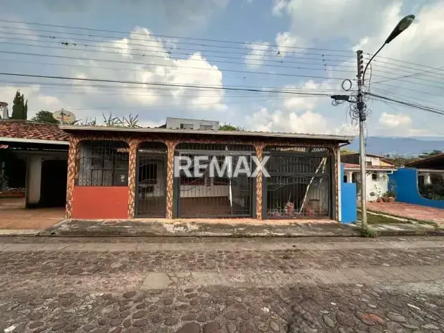 Casa. Venta. Altos de paramillo