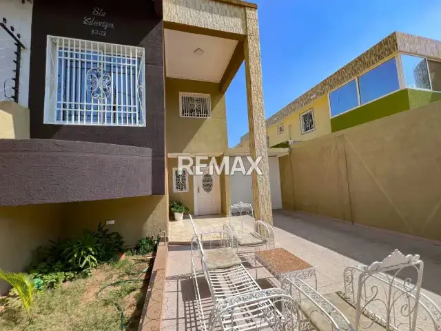 Town house actualizado en venta en la Urbanización Coromoto, Zona B