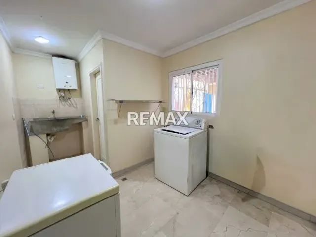 Town house actualizado en venta en la Urbanización Coromoto, Zona B - 12