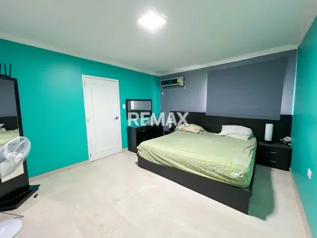 Town house actualizado en venta en la Urbanización Coromoto, Zona B - 17