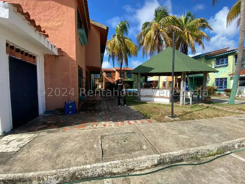 Townhouse (Duplex) en Venta en Playa Norte, Falcon - 2