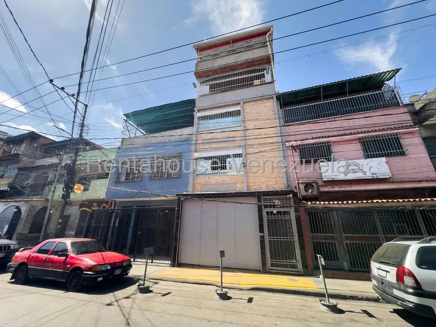 Casa (Multipes Niveles) en Venta en Catia, Distrito Metropolitano
