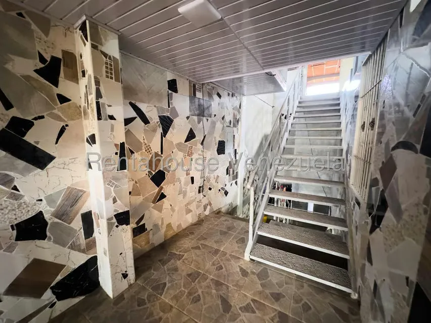 Casa (Multipes Niveles) en Venta en Catia, Distrito Metropolitano - 24
