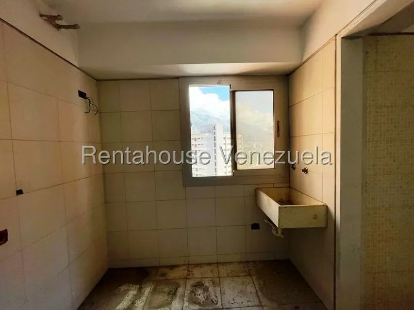 Apartamento (1 Nivel) en Venta en Los Dos Caminos, Distrito Metropolitano - 12