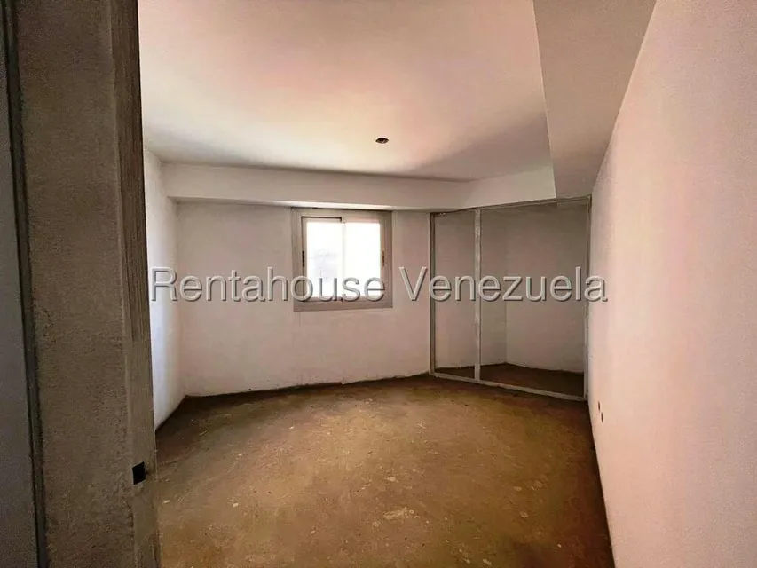 Apartamento (1 Nivel) en Venta en Los Dos Caminos, Distrito Metropolitano - 23